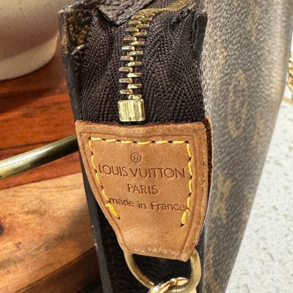 SOLD 🛑 Louis Vuitton LV Authentic Vintage Pouch - Picture 2 of 8